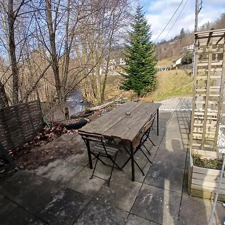 De L'ecureuil سانت موريس سور موسيل